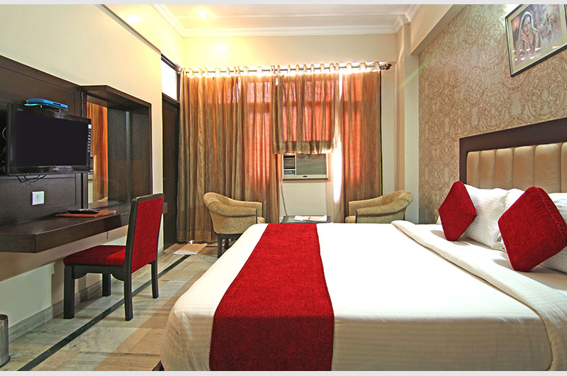 Deluxe Room at Le Grand Hotel Haridwar